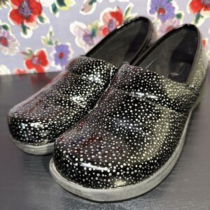 Air Supply Plus Slip Resistant Nursing Shoes 6.5M  / 37 Black & Gray Rain Drop